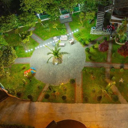 Green Yard Hotel 바투미 외부 사진
