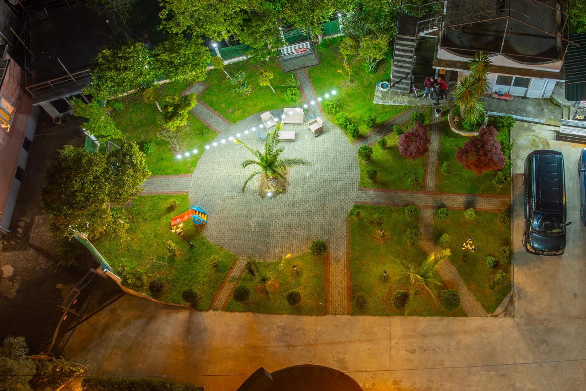 Green Yard Hotel 바투미 외부 사진